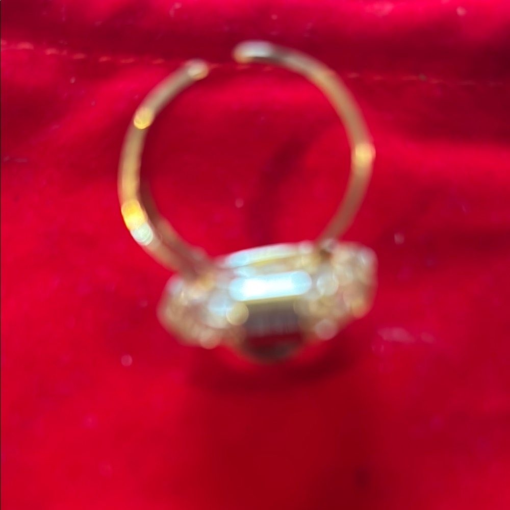 Elegant Gold Women's Ring
